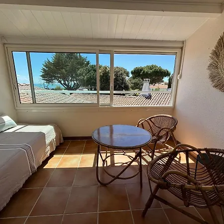 Semesterbostad Jolie Maison A 50 M De La