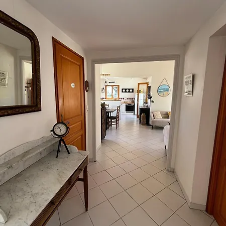 Jolie Maison A 50 M De La