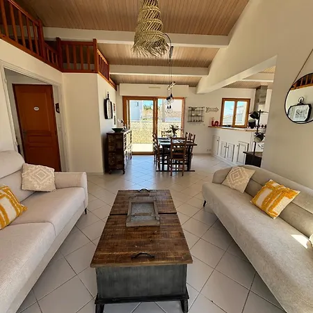 Jolie Maison A 50 M De La Nyaraló *