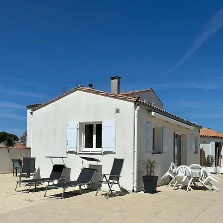 Jolie Maison A 50 M De La *