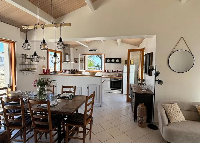 Jolie Maison A 50 M De La